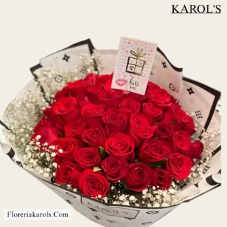 50 Rosas Rojas con gypsophilia