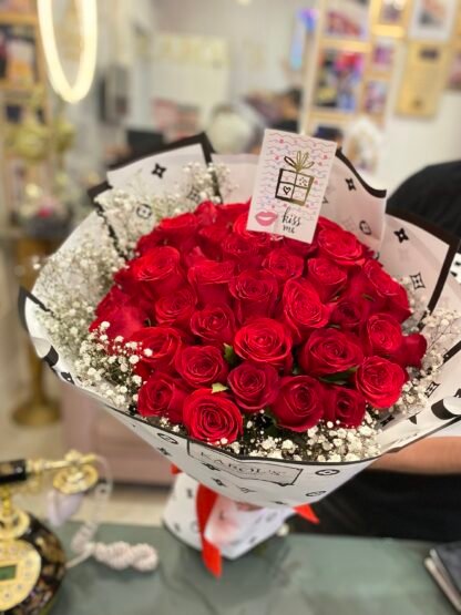 50 Rosas Rojas con gypsophilia - Imagen 2